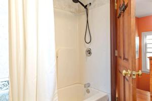 8BR 3BA Classic by Tropicana, Boardwalk, Beach