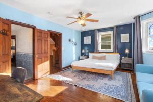 8BR 3BA Classic by Tropicana, Boardwalk, Beach