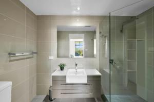 Our Beach House at Husky - Coastal Couples Escape