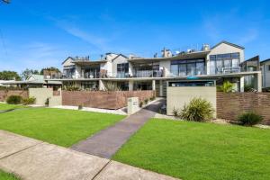 Our Beach House at Husky - Coastal Couples Escape