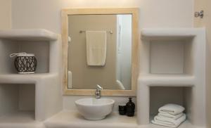 Porto Raphael Residences & Suites Tinos Greece