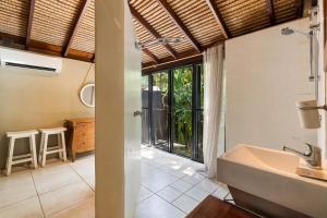 The Beach Villa on Newell Beach