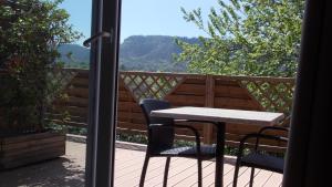 Hotels Au Relais Provencal : Chambre Double avec Terrasse - Vue sur Montagne