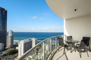 Zenith Shore - Resort Living above Surfers Paradise