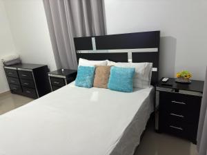 Hermoso Apartamento en 3er nivel con terraza privada