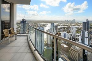 Zenith Shore - Resort Living above Surfers Paradise