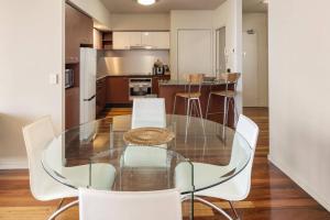 Zenith Shore - Resort Living above Surfers Paradise