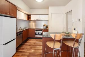 Zenith Shore - Resort Living above Surfers Paradise