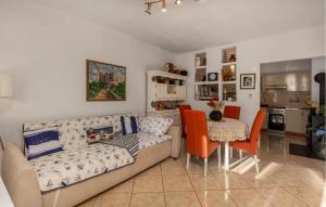 1 Bedroom Cozy Apartment In Sveti Juraj