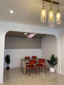 2 bedrooms-Teal door house