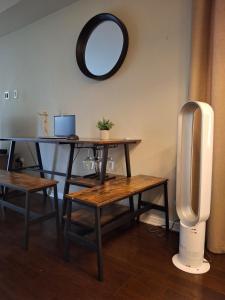 SimplyLovely Modern Condo Near Downtown Ottawa with Free Parking and Patio