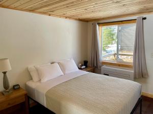 Hanging Horn Lakeside Resort