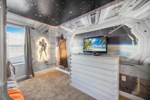 Mickeys Safari and Galactic Retreat