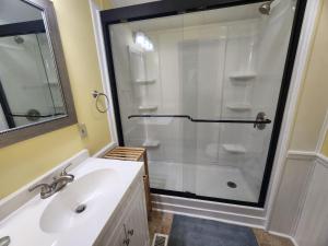 Badin Shores Lake Home Lots of Amenities