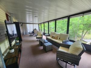 Badin Shores Lake Home Lots of Amenities