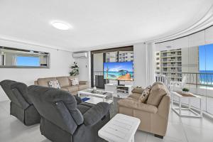 Breathtaking Ocean View 3-Bedroom Apartment with Parking