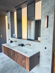 Otentik Noblesse Royal View