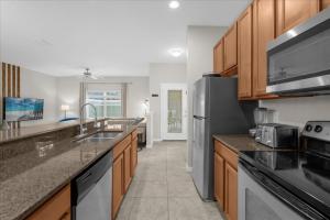 5 Bedrooms 4 Bathrooms Paradise 8980 Cop