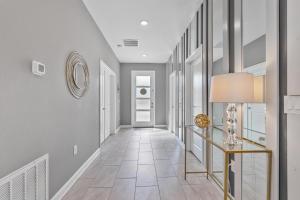 7 Bedrooms 5 Bathrooms Storey Lake 4529Tb