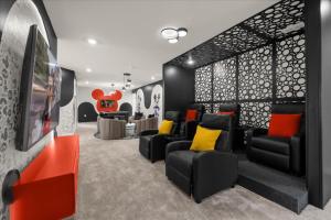 10 Bedrooms 8 Bathrooms Windsor Cay 16212Sm