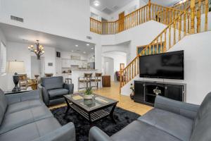 Game Room Pool King bed Pool Table