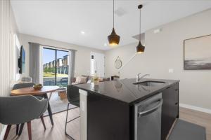 3 Bedrooms 3 Baths The Hub At Westside 3444Tt