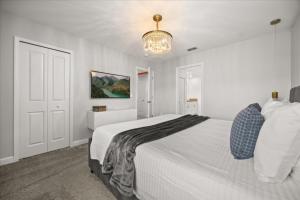 9 Bedrooms 5 Bathrooms Storey Lake 2980Pl