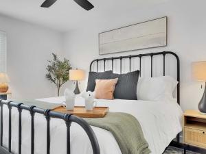 Luxe 2BR Condo Next to Pool Trails & Mountain