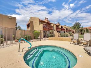 Luxe 2BR Condo Next to Pool Trails & Mountain