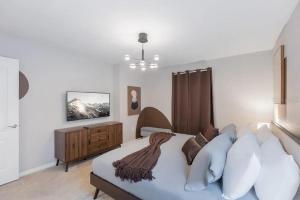 7 Bedrooms 5 Bathrooms Solterra 7215 Ol