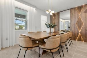 7 Bedrooms 45 Bathrooms Solara 2347Cs