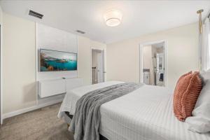 9 Bedrooms 5 Bathrooms Storey Lake 4548Tb