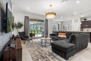 5 Bedrooms 4 Bathrooms Solterra 5489Mo