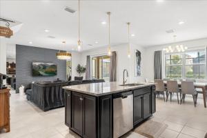 5 Bedrooms 4 Bathrooms Solterra 5489Mo