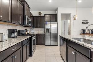 5 Bedrooms 4 Bathrooms Solterra 5489Mo