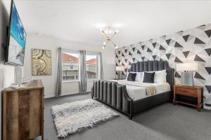 5 Bedrooms 4 Bathrooms Solterra 5489Mo