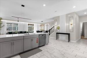 9 Bedrooms 5 Bathrooms Storey Lake 4571Nl