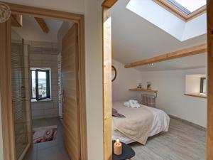Maisons de vacances Sejour paisible en gite de charme avec spa en campagne - FR-1-496-334 : photos des chambres