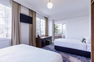 The Lakes Hotel, Rosebery