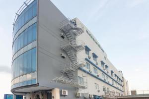 OYO 187 The Maxwell Hotel