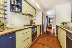 Palms in Paradise - pet friendly airconditioned beach house