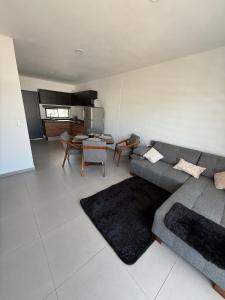 Bonito y Comodo Departamento con Alberca cerca de la Playa