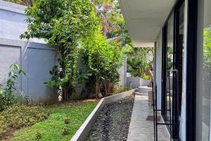 Dancing Hana Villa Nusa Dua - 1 Bedroom Villa with Sharing Pool Minimum Stay 2 Nights