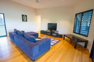 Surf Hunter - holiday house walk to beach, cafes , byo linen