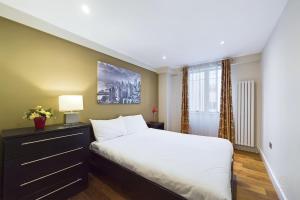 3 bedrooms flat Oxford Street