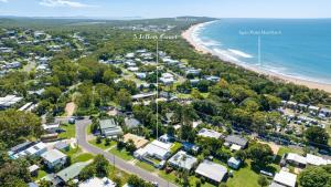 Amira Beach House - air conditioned, pool, walk to beach & cafes