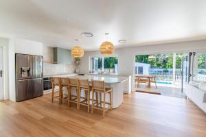 Amira Beach House - air conditioned, pool, walk to beach & cafes