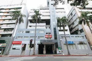 Greenbelt Makati - Vaccinated Staff