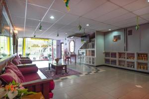 OYO 90929 DJ Hotel