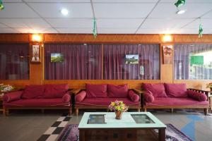 OYO 90929 DJ Hotel